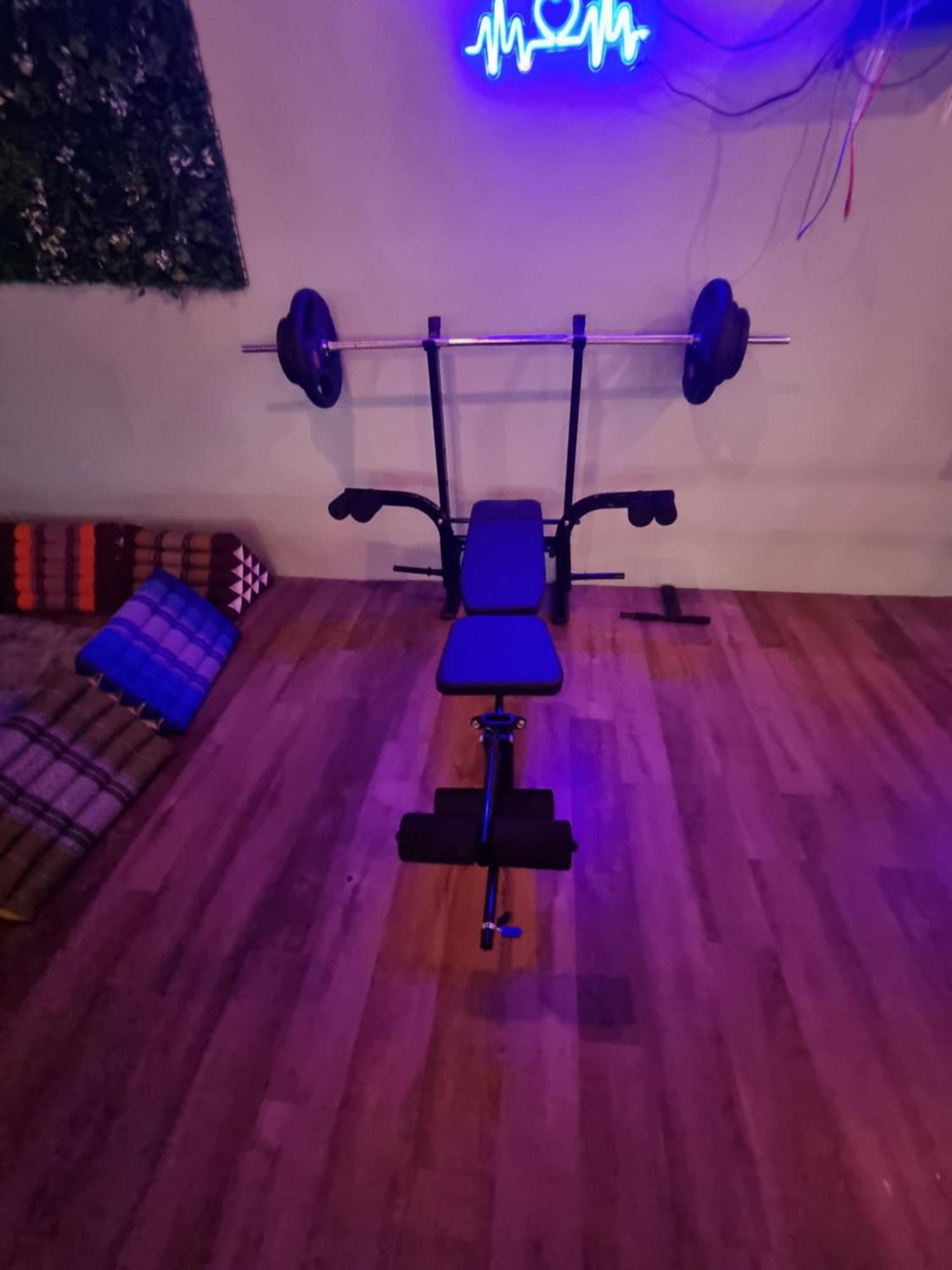 Tiki Tribe Bar & Hostel Тау Экстерьер фото