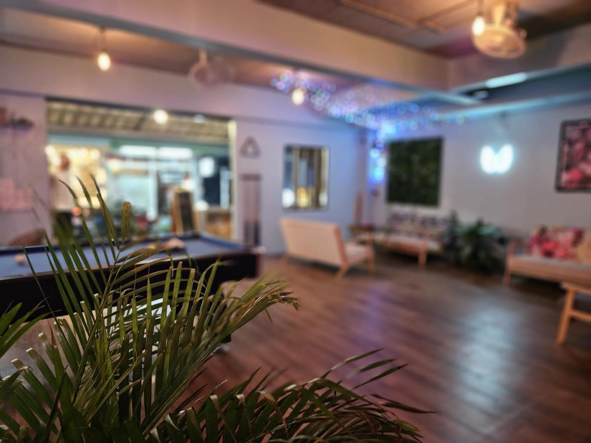 Tiki Tribe Bar & Hostel Тау Экстерьер фото