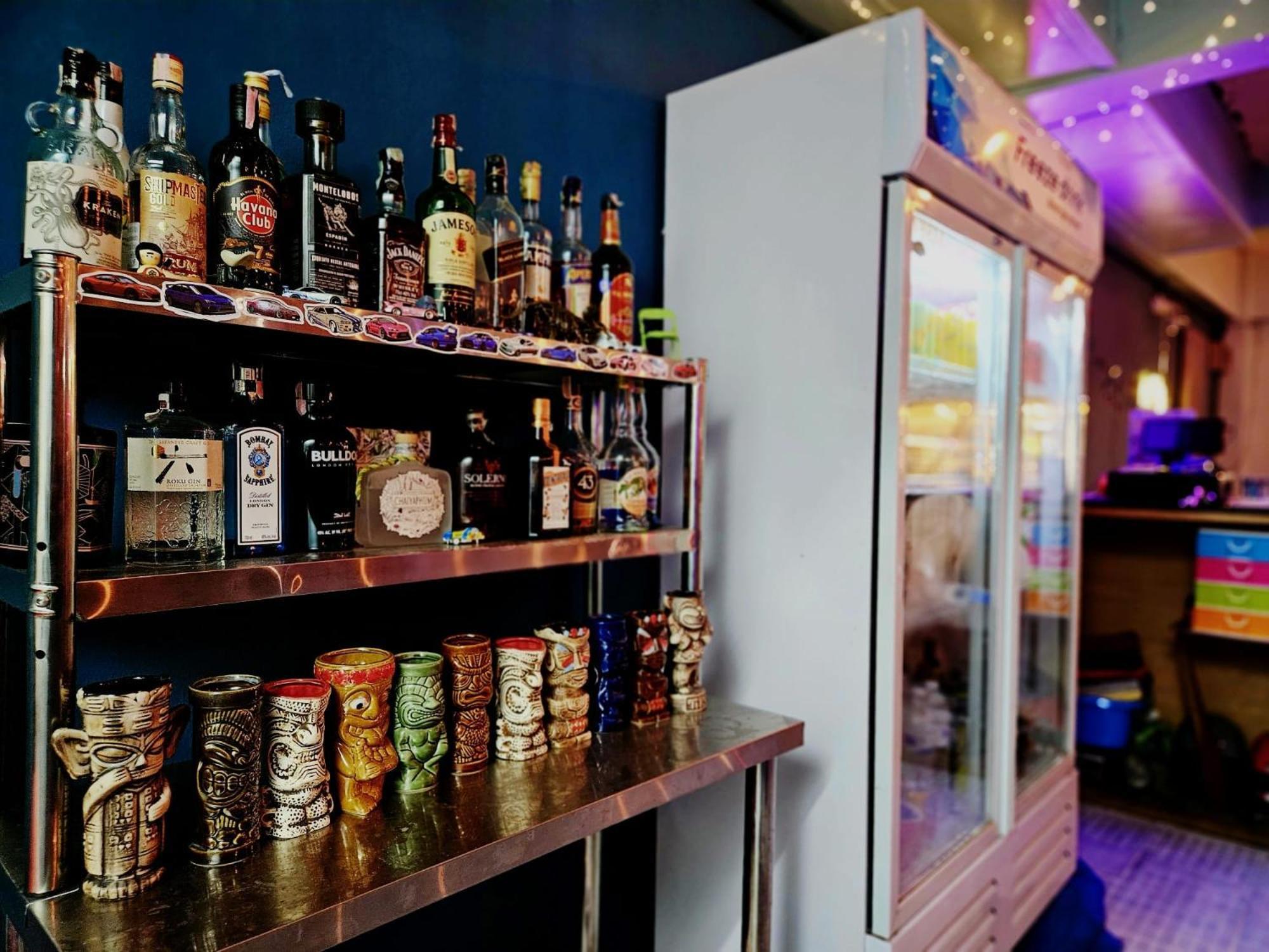 Tiki Tribe Bar & Hostel Тау Экстерьер фото