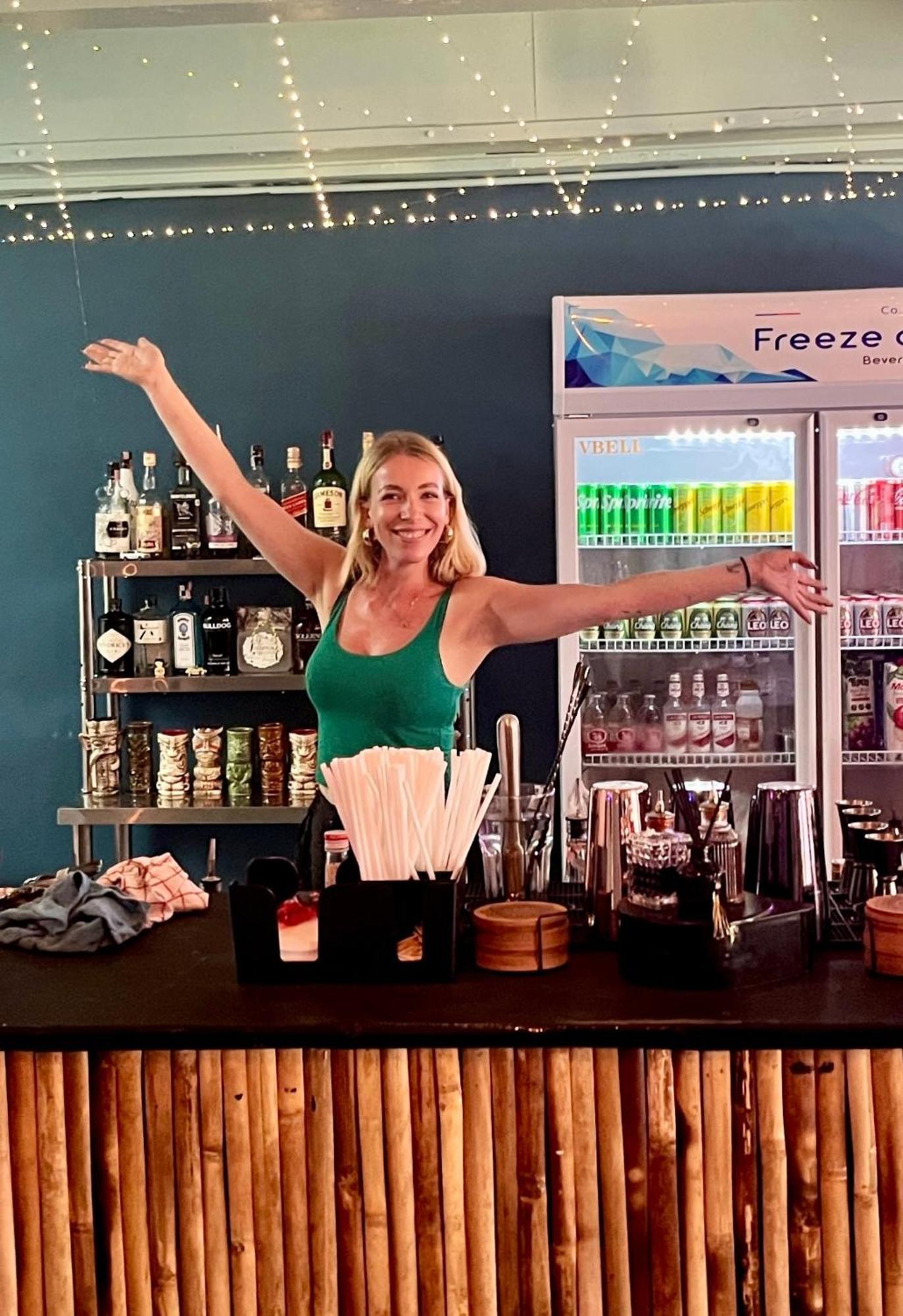 Tiki Tribe Bar & Hostel Тау Экстерьер фото
