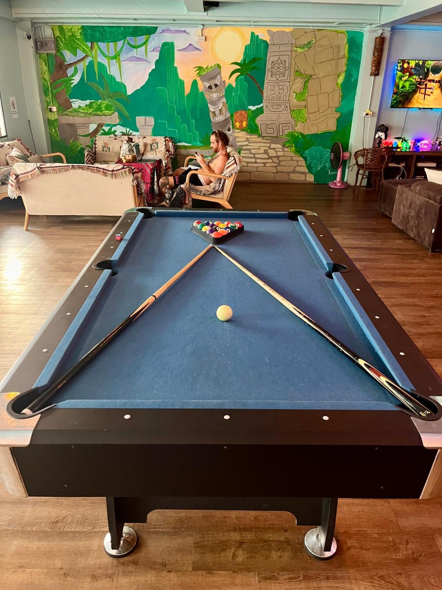 Tiki Tribe Bar & Hostel Тау Экстерьер фото