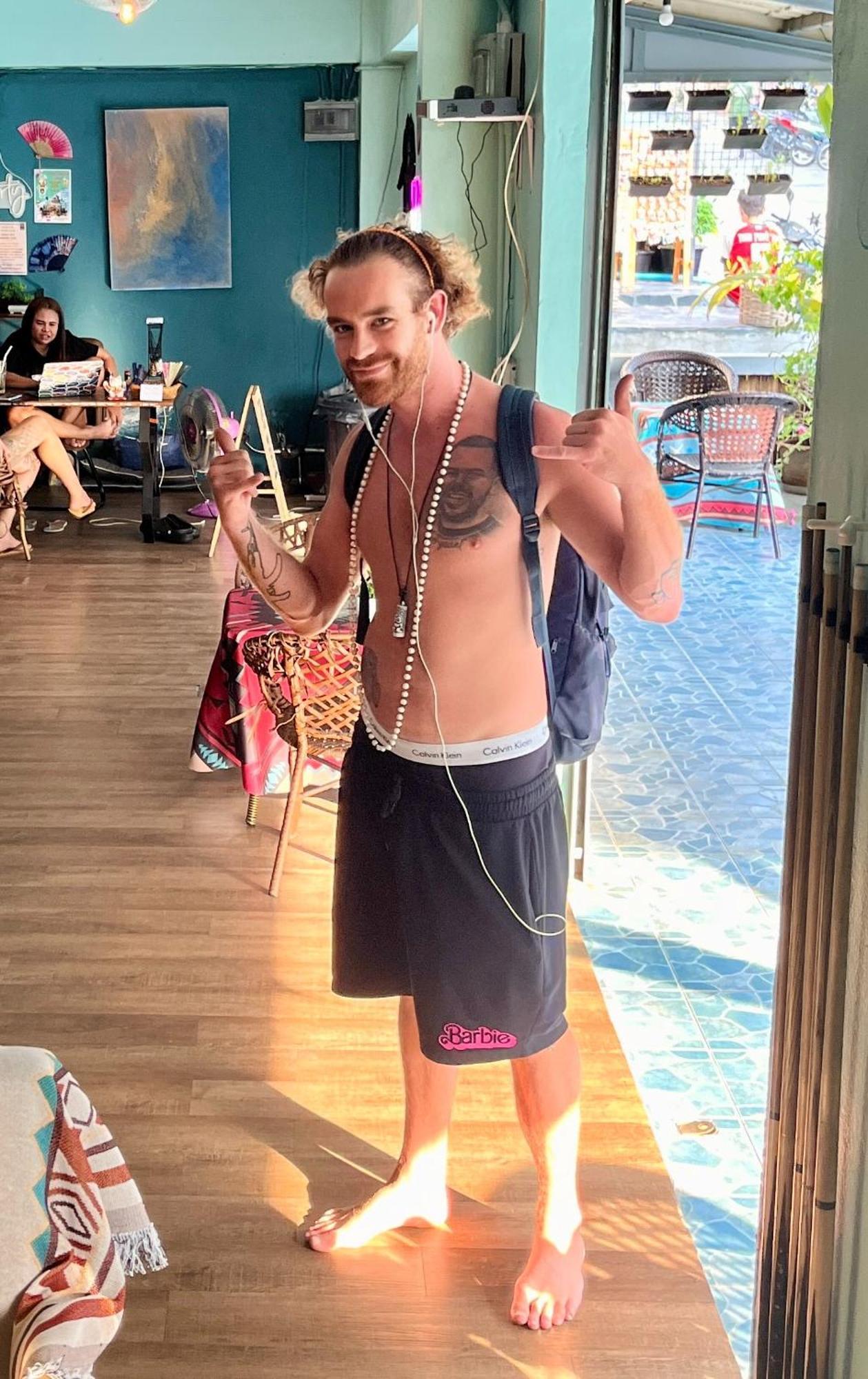 Tiki Tribe Bar & Hostel Тау Экстерьер фото